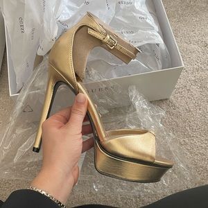 Guess Ellsyn Sandal in Gold